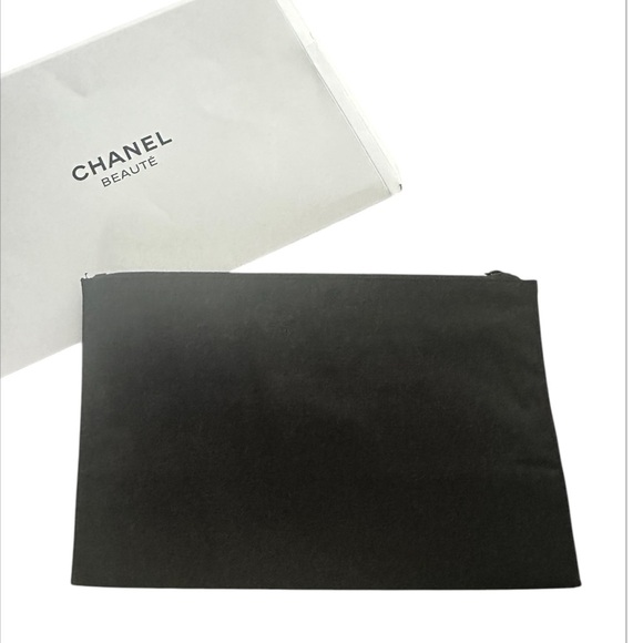 Chanel Beauté Black Pouch NWB - Picture 2 of 3
